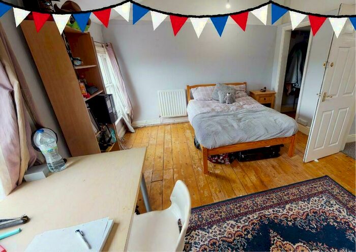 1 Bedroom Semi-Detached House To Rent In Two Rooms In A House Share - Lindum Road - Student House For /, LN2