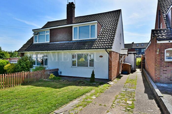 3 Bedroom Semi-Detached House For Sale In Dugdale Hill Lane, Potters Bar, EN6