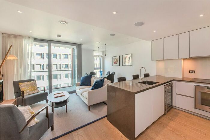 2 Bedroom Flat To Rent In Wellington House, Buckingham Gate, St. James's Park, London, SW1E