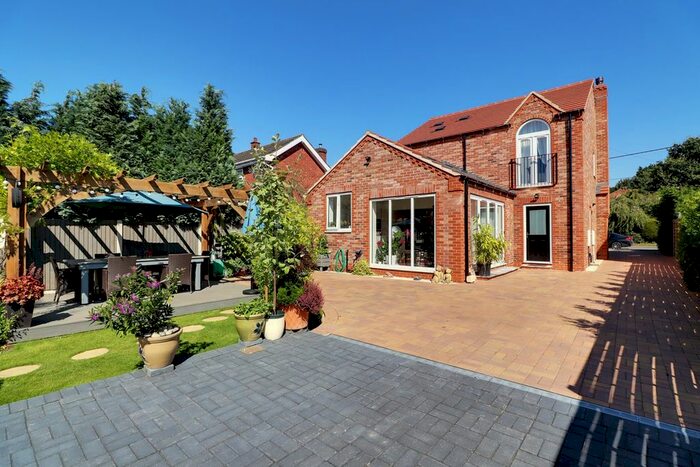 4 Bedroom Detached House For Sale In Top Road, Worlaby, DN20