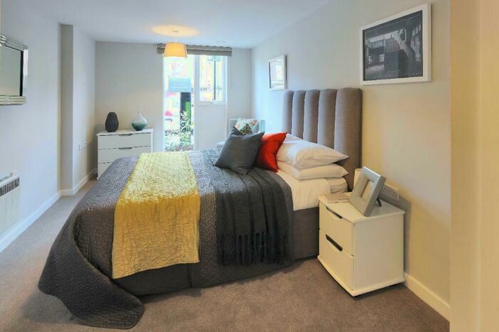 1 Bedroom Apartment To Rent In Bow Square, Queensway, Southampton, Hampshire, SO14