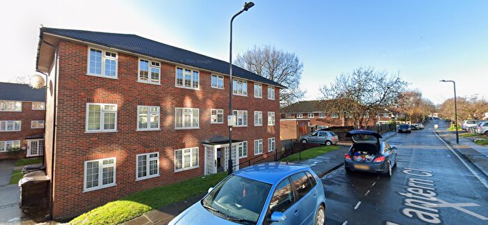 2 Bedroom Flat To Rent In Lantern Close, Wembley, HA0