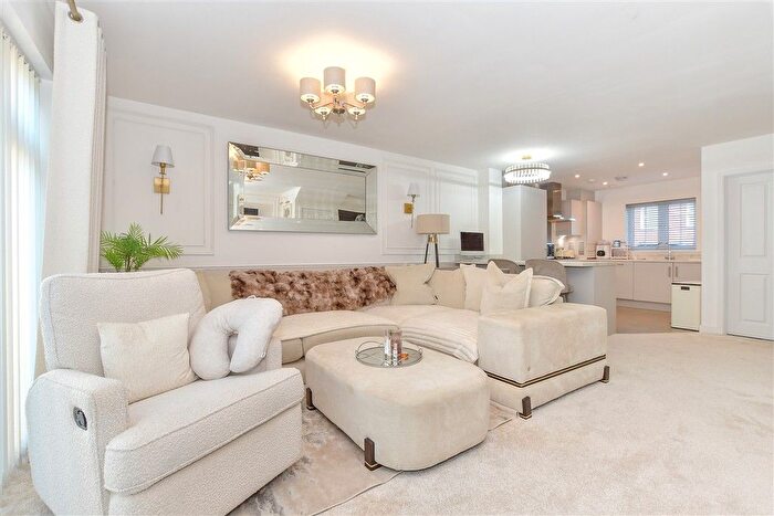 3 Bedroom Semi-detached House For Sale In Beech Gardens, Headcorn, Kent, TN27