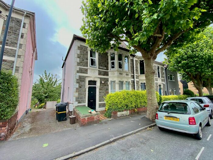 3 Bedroom Flat To Rent In Beaufort Road, St. George, Bristol, BS5