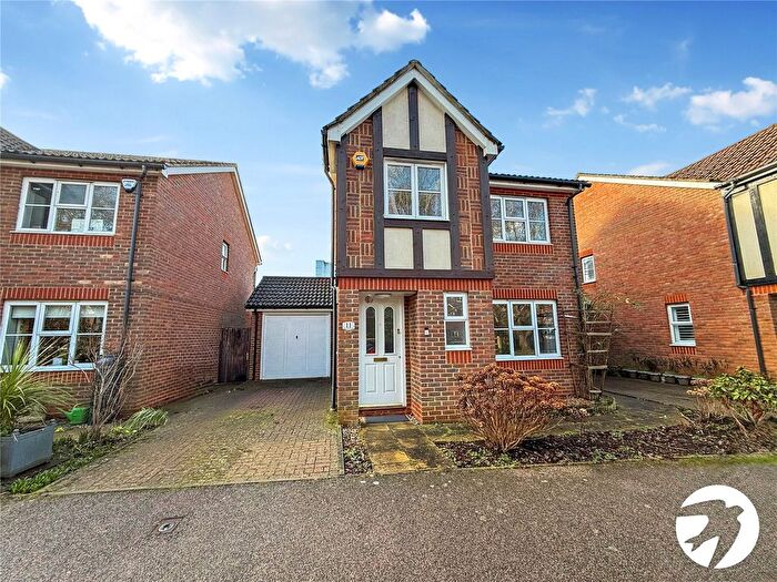 3 Bedroom Detached House To Rent In Albert Reed Gardens, Tovil, Maidstone, Kent, ME15