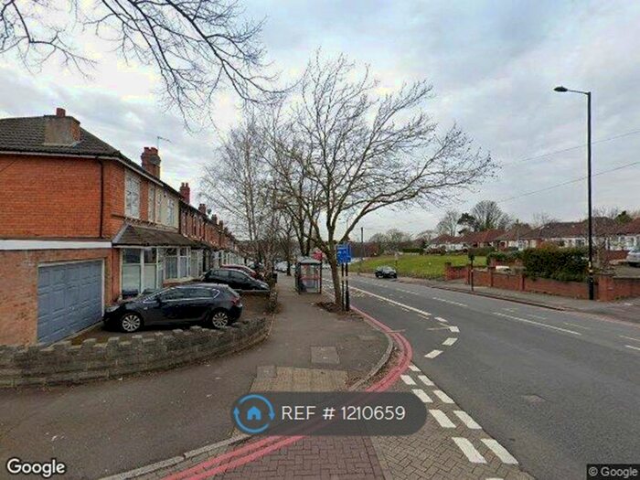 3 Bedroom Semi-Detached House To Rent In Stratford Road, Hall Green, Birmingham, B28