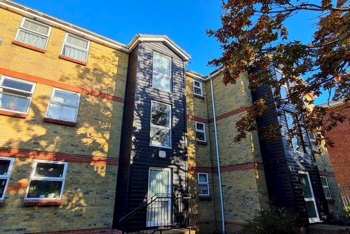 2 Bedroom Flat To Rent In The Sycamores, Ryde, PO33