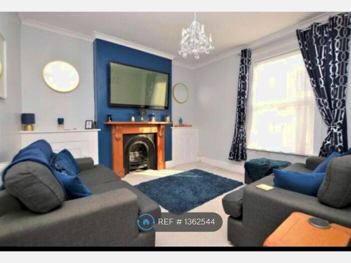 2 Bedroom Flat To Rent In Plymouth, Plymouth, PL4