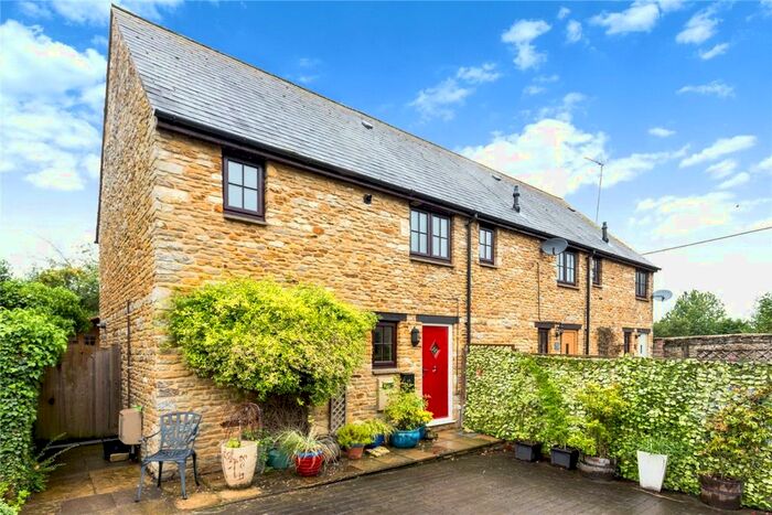 2 Bedroom Terraced House To Rent In High Street, Croughton, Brackley, NN13