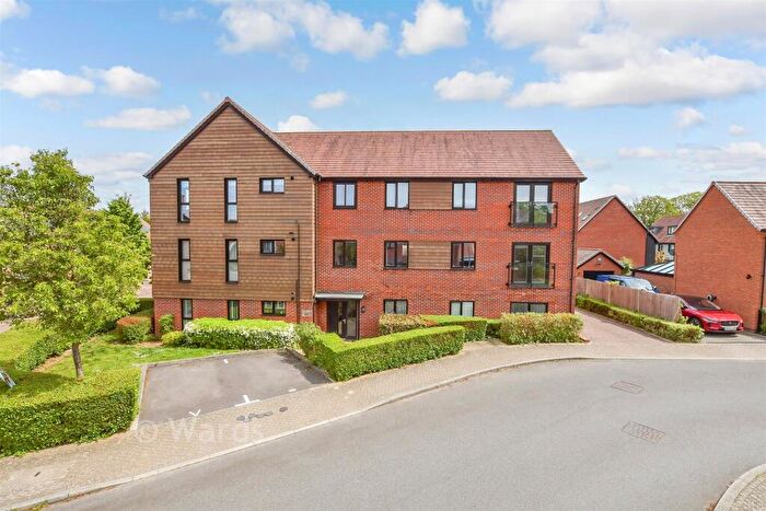 2 Bedroom Apartment For Sale In Hawley Drive, Leybourne, West Malling, Kent, ME19