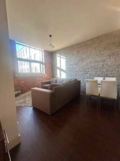 1 Bedroom Flat To Rent In Blakeridge Lane, Batley, WF17
