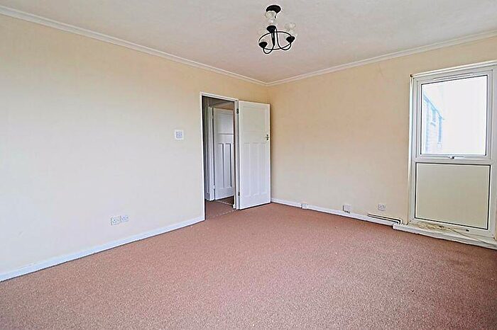 1 Bedroom Apartment For Sale In Vange Hill Drive, Basildon, SS16