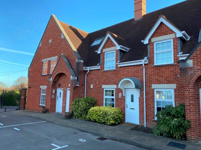 1 Bedroom Flat To Rent In Old School Court, Fareham PO16