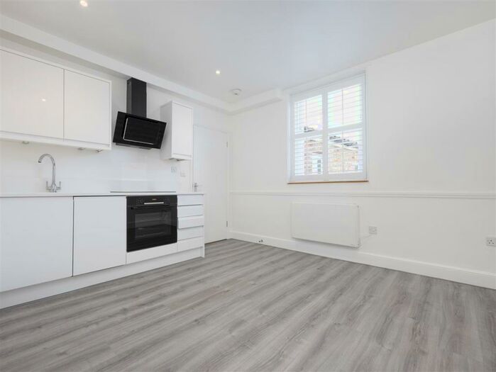1 Bedroom Flat To Rent In Old London Road, Kingston Upon Thames, KT2