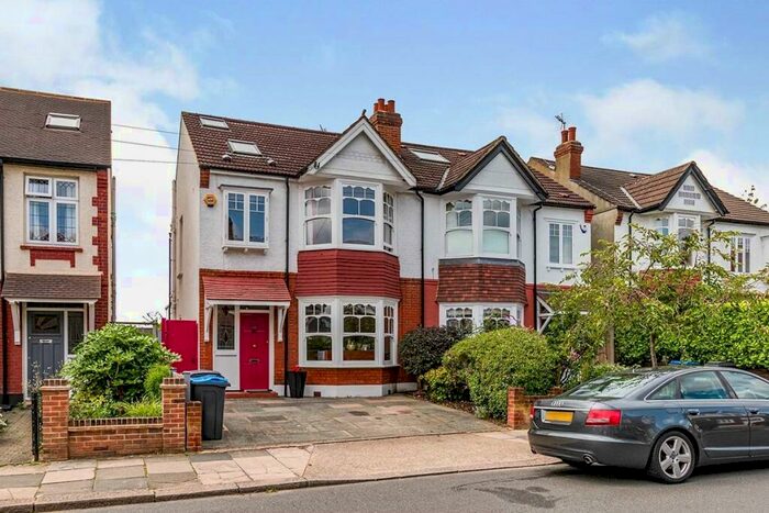 1 Bedroom Property To Rent In The Mount, New Malden, Surrey, KT3