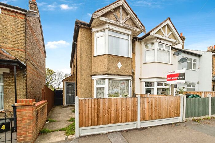 2 Bedroom Flat For Sale In Gainsborough Road, Woodford Green, IG8