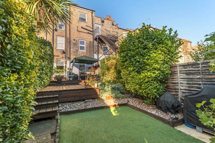 1 Bedroom Flat To Rent In Priory Hill Dartford, DA1