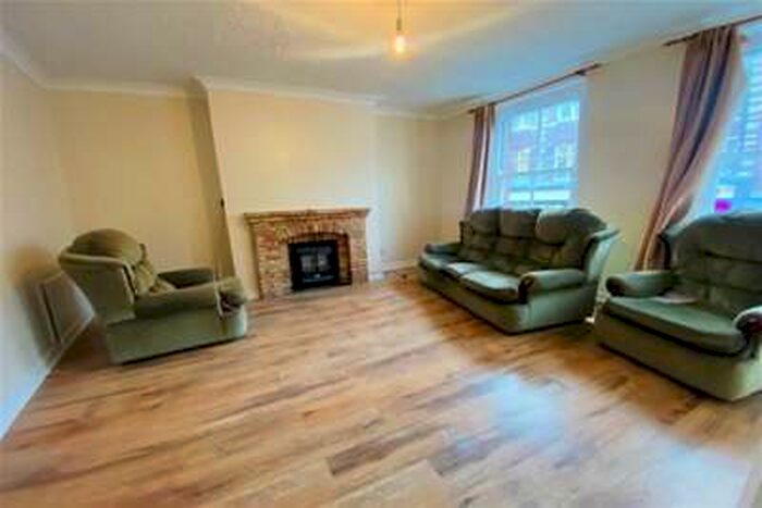 2 Bedroom Flat To Rent In Market Place, NR28
