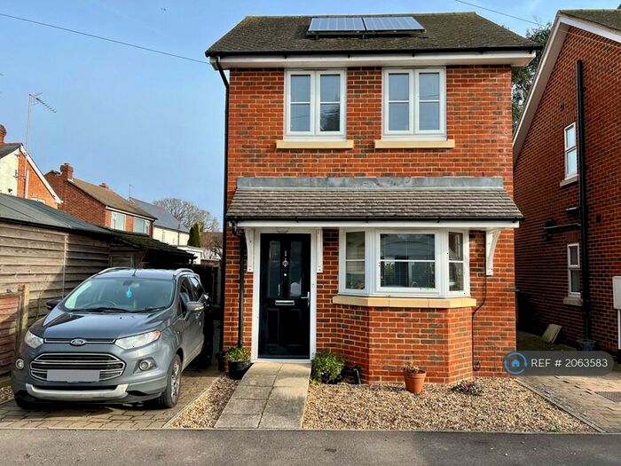 2 Bedroom Detached House To Rent In Fernbank Road, Addlestone, KT15