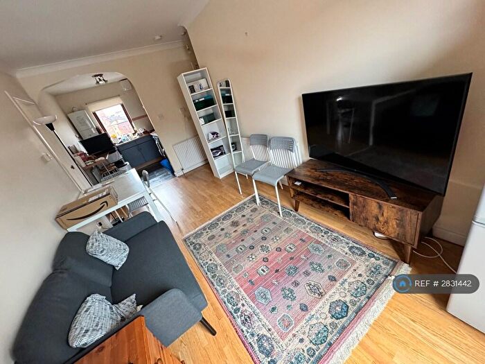 3 Bedroom Flat To Rent In Maryhill Road, Glasgow, G20