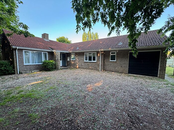 3 Bedroom Bungalow To Rent In Wellington Road, Taunton, TA1