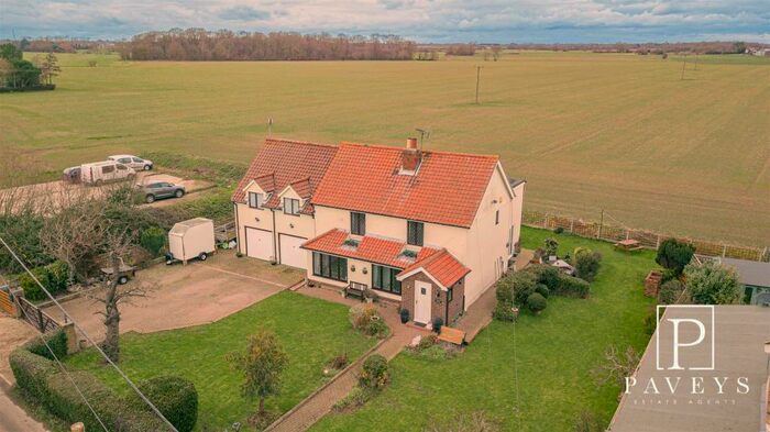 4 Bedroom Detached House For Sale In Lucas Lane, Beaumont, CO16