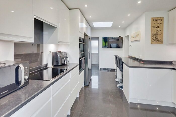 4 Bedroom Detached House For Sale In Haarlem Road, Canvey Island, SS8