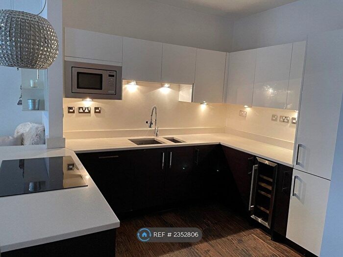 2 Bedroom Flat To Rent In Dock Street, Leeds, LS10