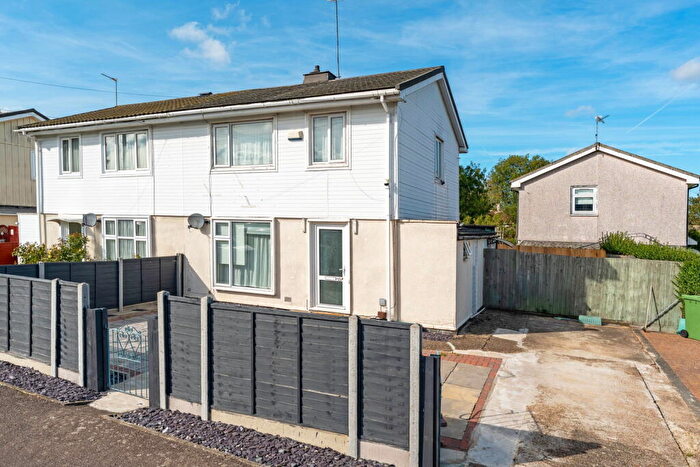 3 Bedroom Semi Detached House For Sale In Brookes Grove, Corby, Northamptonshire, NN17