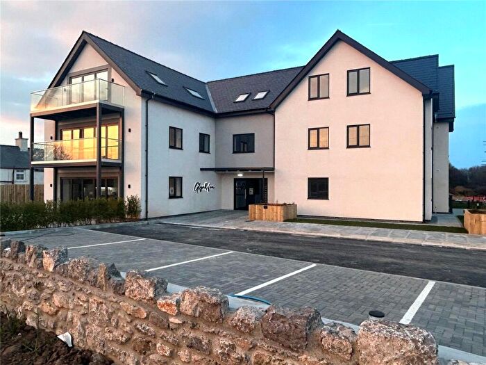 2 Bedroom Flat For Sale In Traeth Bychan, Benllech, Anglesey, Sir Ynys Mon, LL73
