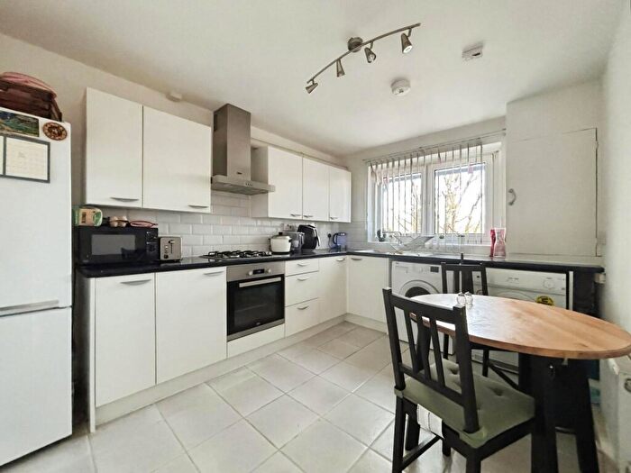 3 Bedroom Maisonette For Sale In Ivy Road, London, E16