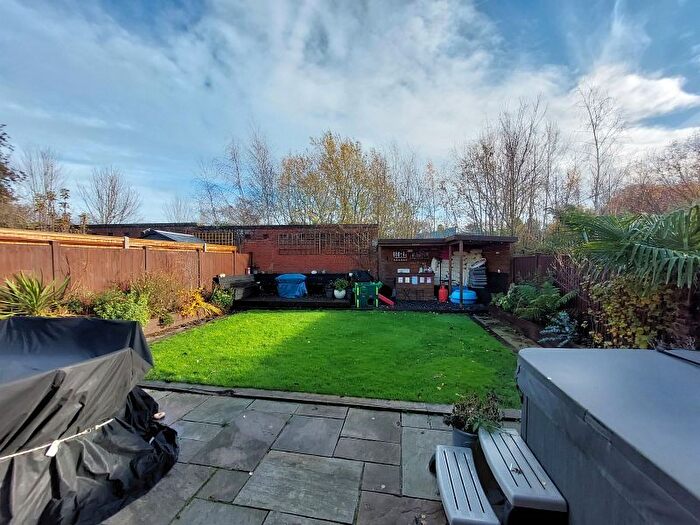 4 Bedroom Semi-Detached House For Sale In Kingston Road, Leatherhead, Surrey, KT22