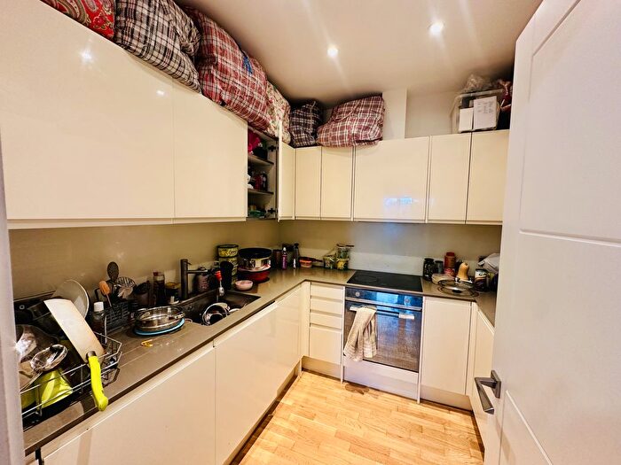 1 Bedroom Flat For Sale In Crownage Court, Sunbury-On-Thames, TW16