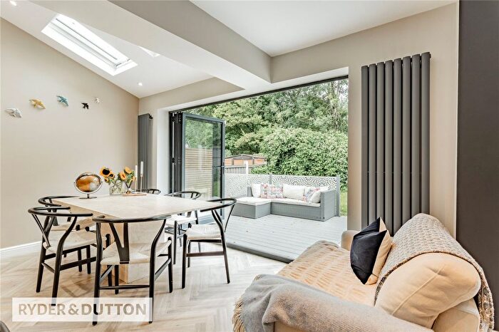 3 Bedroom Semi-Detached House For Sale In Hereford Way, Middleton, Manchester, M24
