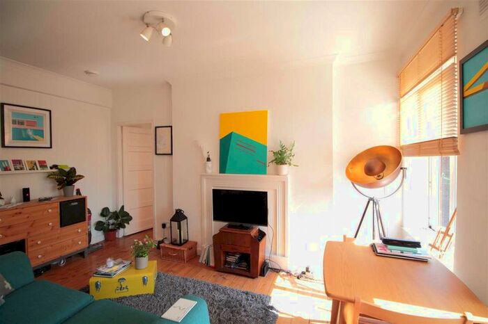 1 Bedroom Flat To Rent In Brixton Hill, London, SW2