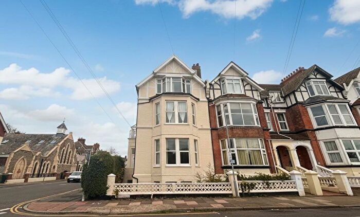 2 Bedroom Flat For Sale In Park Road, Bexhill-On-Sea, TN39