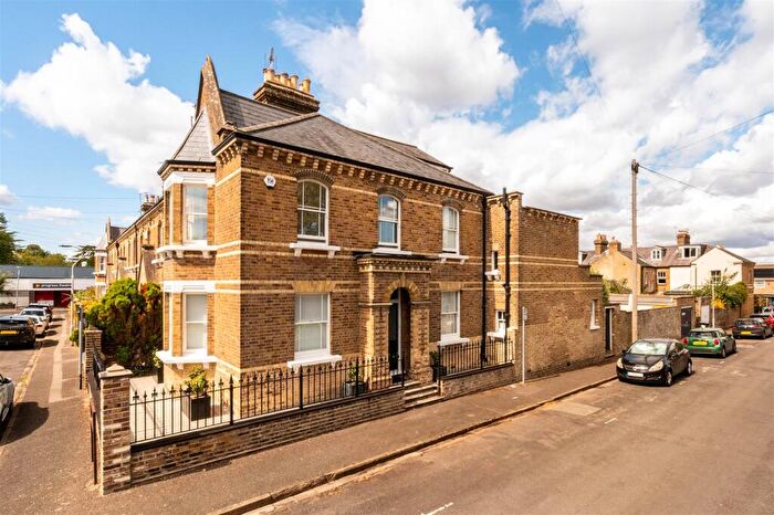 3 Bedroom End Of Terrace House For Sale In The Mount, Reading, RG1