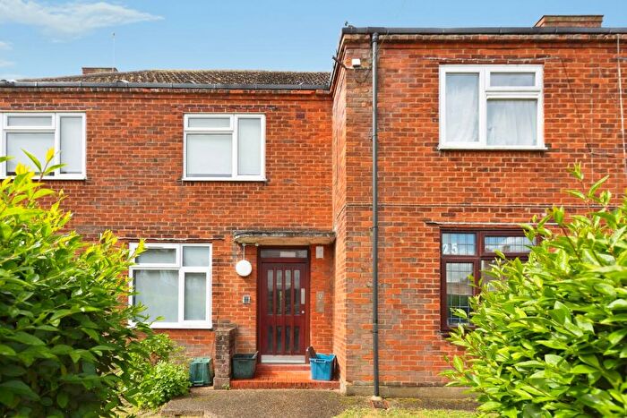 1 Bedroom Flat For Sale In Manford Cross, Chigwell, IG7
