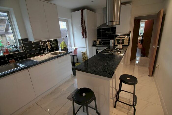 7 Bedroom Semi-Detached House To Rent In The Greenway, Uxbridge, UB8
