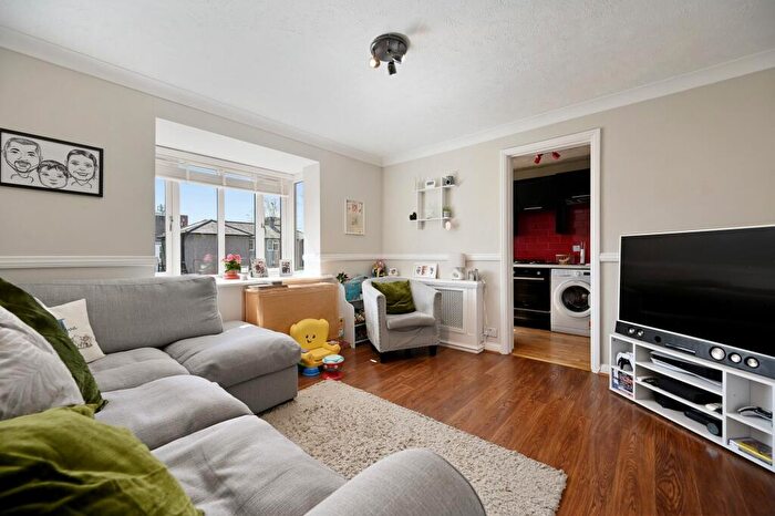 1 Bedroom Apartment For Sale In Kirk Rise, Sutton, SM1