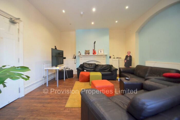 12 Bedroom End Of Terrace House To Rent In Grosvenor Road, Hyde Park, Leeds, LS6