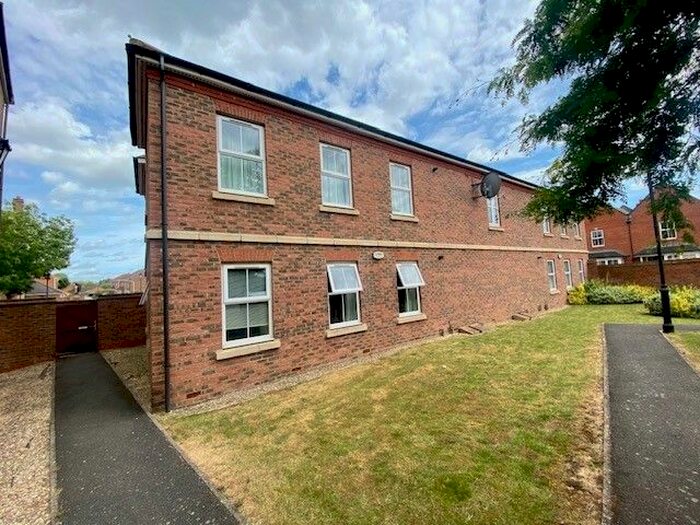 2 Bedroom Flat To Rent In Knightsbridge Place, Aylesbury, HP19