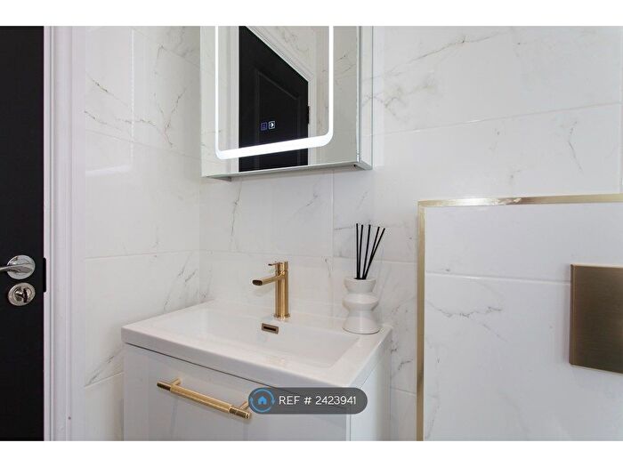 10 Bedroom Bungalow To Rent In Hilltop Road, Earley, Reading, RG6