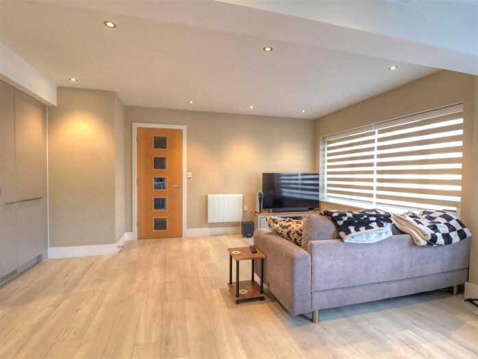 2 Bedroom Flat To Rent In Birmingham Road, Stratford-Upon-Avon, CV37