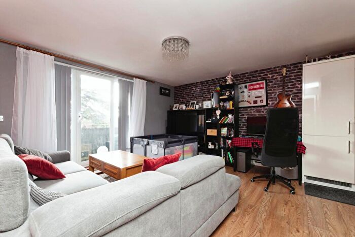 2 Bedroom Flat For Sale In Church Hill, Loughton, Essex, IG10