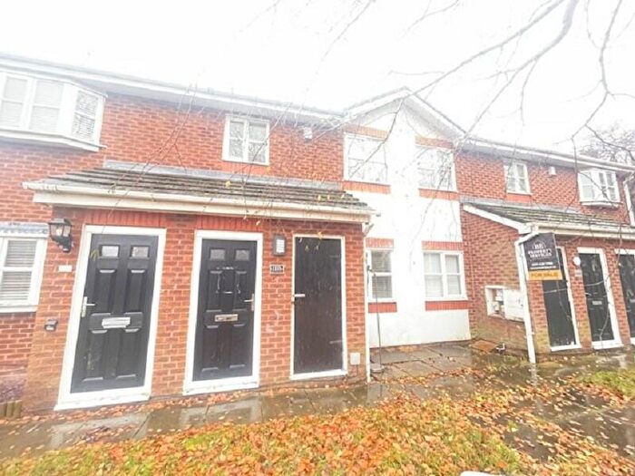 2 Bedroom Flat For Sale In Hunts Cross Avenue, Liverpool, Merseyside., L25