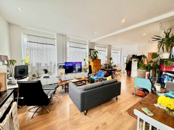 Studio To Rent In Mavros House, Vale Road, N4