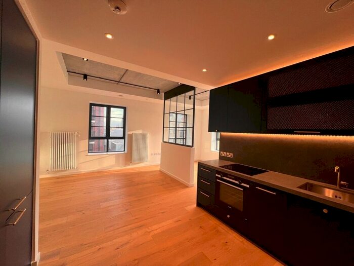 Studio To Rent In Goodluck Hope Walk, London, E14