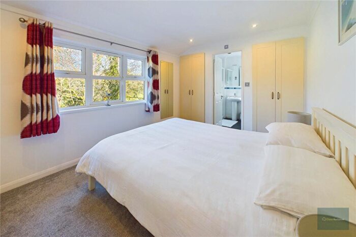 2 Bedroom Bungalow For Sale In The Thatches, Devon, PL21