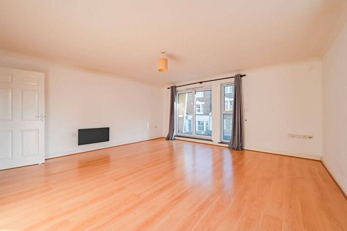 2 Bedroom Flat To Rent In Wightman Road, Turnpike Lane, London, N8